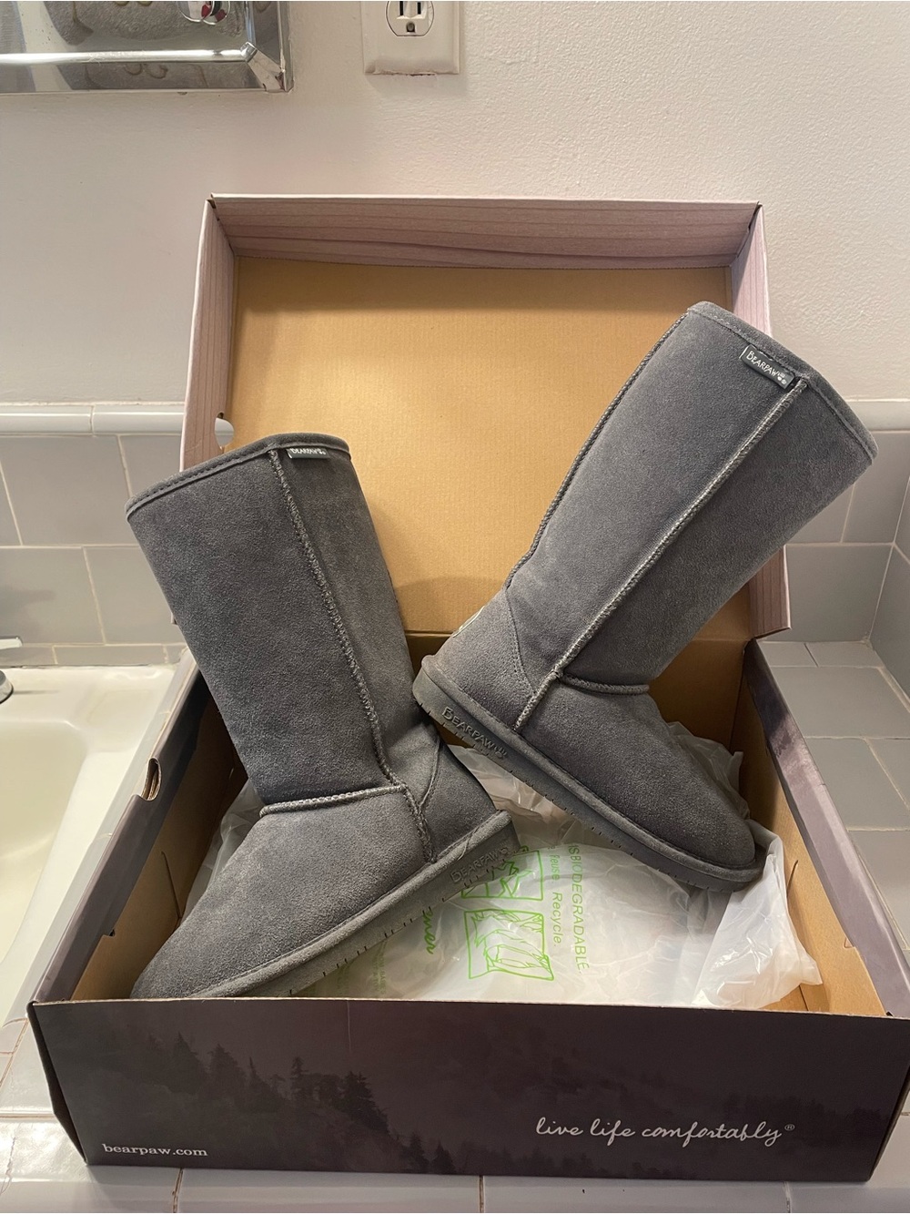 BearPaw Tall Suede Boots in Gray Size 7